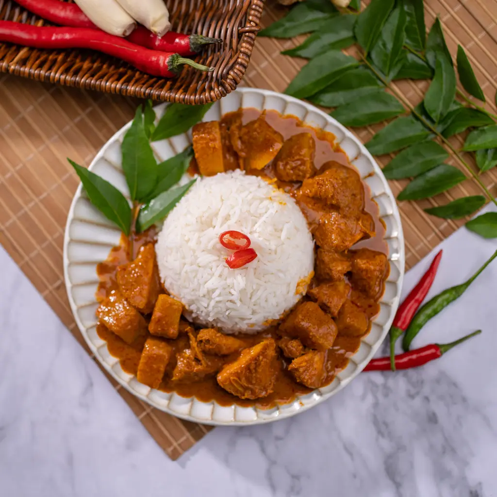 curry-chicken-with-steam-rice_05.webp