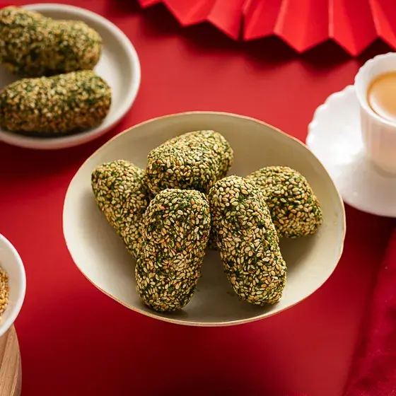 green-laver-sesame-rice-puff-03.webp